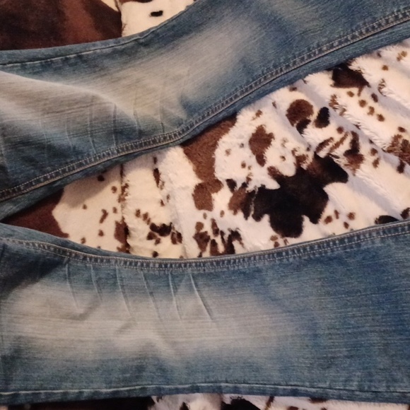 DOLLHOUSE JEANS, WOMENS SIZE 5. - Picture 4 of 11